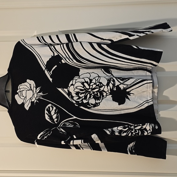 WOMEN'S BLACK & WHITE BEADED SWEATER WITH ROSES - Picture 2 of 6